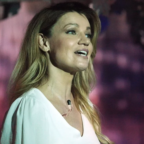 Η Παναγιώτα Βλαντή με το κούρεμα που κρύβει χρόνια από το πρόσωπο