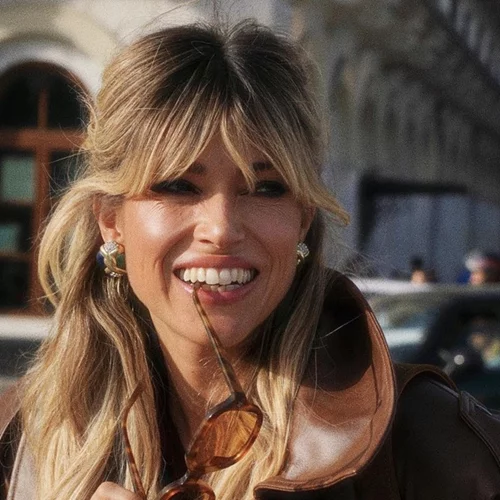 Η Βάσια Κωσταρά υιοθέτησε μια από τις top street style τάσεις του Παρισιού