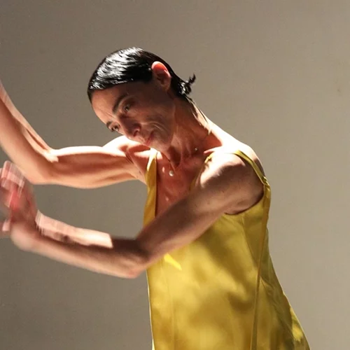 Έλενα Τοπαλίδου | Εντυπωσίασε με τον χορό της σε επίδειξη μόδας