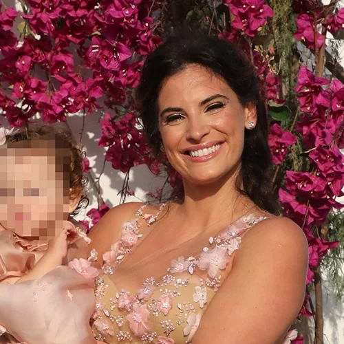 Χριστίνα Μπόμπα | Το μακιγιάζ της στη βάπτιση των διδύμων μοιάζει βγαλμένο από σελίδες high fashion περιοδικού