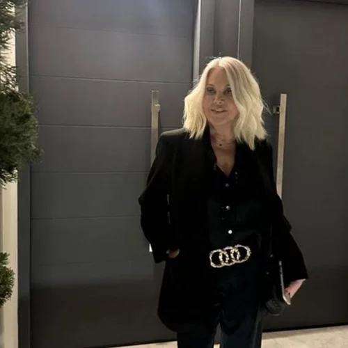 Στα καλύτερα της η Ρούλα Κορομηλά - Η ανανεωμένη σιλουέτα της