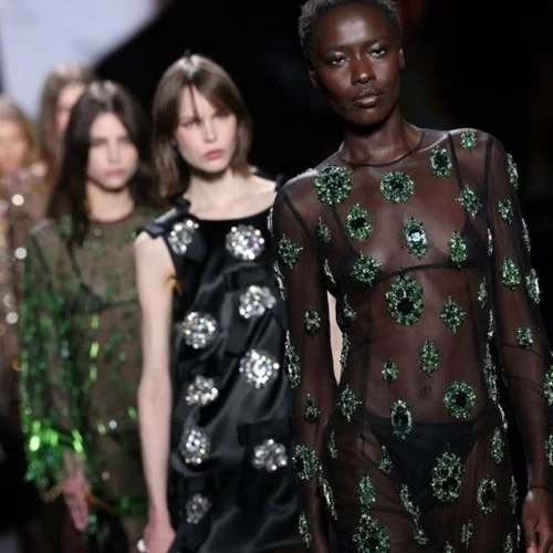 Οι 3 πιο hot τάσεις μακιγιάζ του 2025 όπως αναδύθηκαν από τα ντεφιλέ της Milan Fashion Week FW25