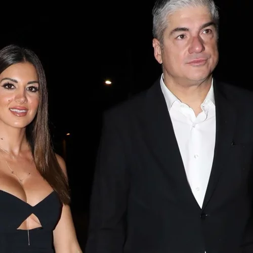 Σταματίνα Τσιμτσιλή & Θέμης Σοφός | Βραδινή έξοδος για δύο - Τα luxury πέδιλά της