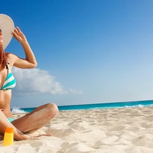 Beach hacks | Τρία πράγματα με μηδέν κόστος που μπορείς να έχεις μαζί σου στην παραλία για να δροσιστείς