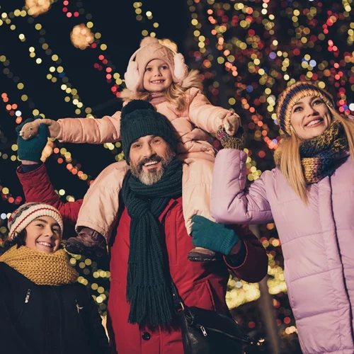 Οι 10 πιο ωραίες βόλτες στη γιορτινή Αθήνα για όλη την οικογένεια