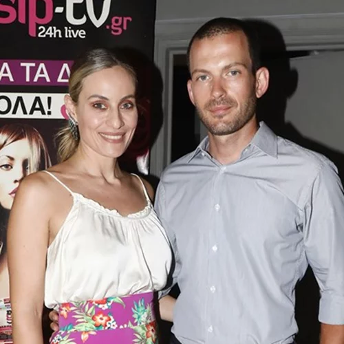 Πρεμιέρα για την παράσταση "Θηλιά" | Πλήθος Ελλήνων celebrities παρήλασαν στο θέατρο "Αθηνά"