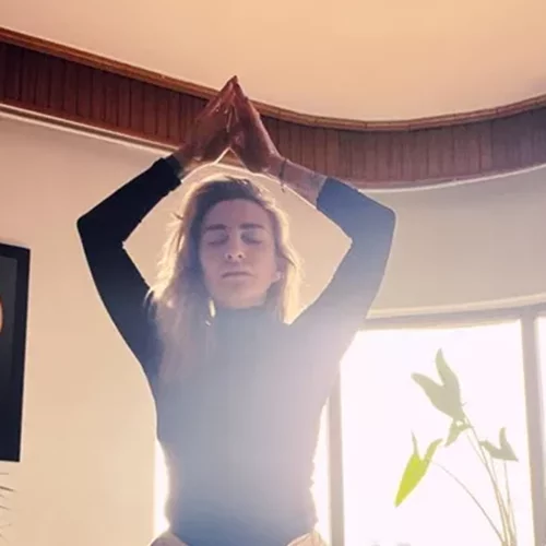 Ρούλα Ρέβη | "Καμία γυναίκα που δεν ιδρώνει, παραμένει βαμμένη, περιποιημένη και χαμογελαστή δεν κάνει αληθινή γυμναστική"