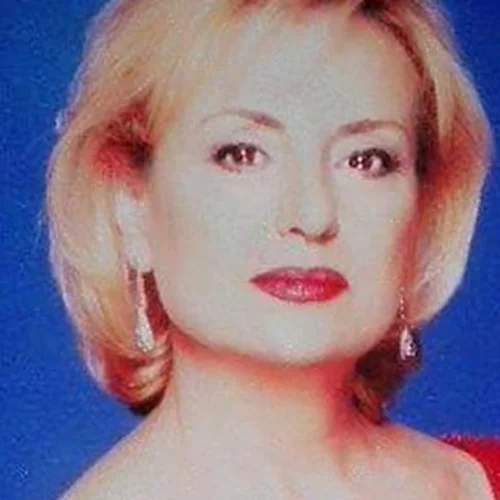 32 χρόνια πριν | Όταν η Βίκυ Μοσχολιού και ο Μίμης Δομάζος συνόδευσαν την κόρη τους νύφη στην εκκλησία