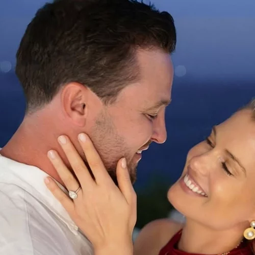 Lady Eliza Spencer | Η ανιψιά της πριγκίπισσας Diana αρραβωνιάστηκε στη Σαντορίνη