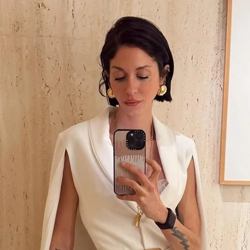 "Αυτός είναι ο άνδρας των ονείρων μου" | Το video της Σοφίας Καρβέλα με τον άνδρα που έχει όσα ψάχνει μια γυναίκα