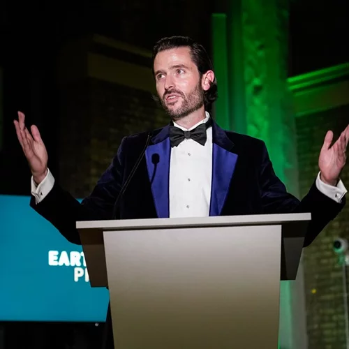 Jason Knauf | Ποιος είναι ο Αμερικανός που απειλεί να "κάψει" τη Meghan Markle