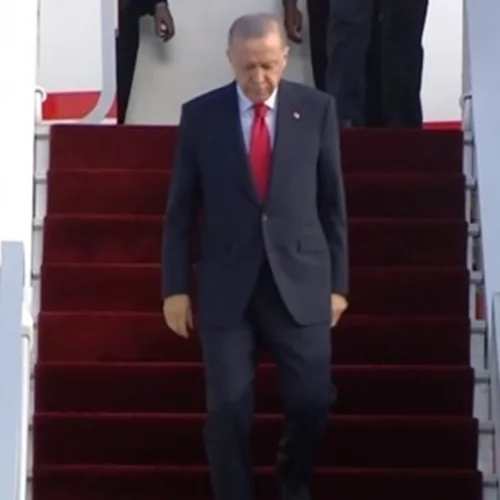 Στην Αθήνα ο Ερντογάν μισή ώρα νωρίτερα - Σε εξέλιξη η επίσκεψη του Τούρκου προέδρου