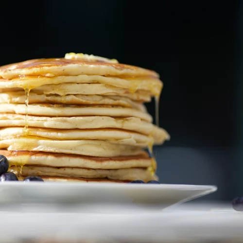 Η μόνη συνταγή για αφράτα pancakes που χρειάζεσαι | Έτοιμα σε 15 λεπτά με λίγα υλικά