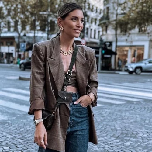 Αθηνά Οικονομάκου | Το styling hack που μετέτρεψε ένα look με κοστούμι σε εορταστικό