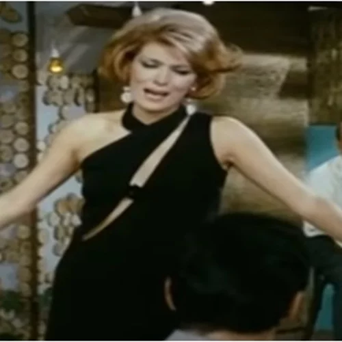 Γιατί "το φόρεμα με τη μαχαιριά" της Μαίρης Χρονοπούλου έχει επηρεάσει τουλάχιστον τρεις γενιές Ελληνίδων