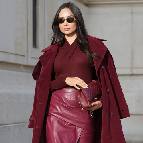 Το μπορντό επιστρέφει και αυτοί είναι οι πιο κομψοί τρόποι για να το φορέσεις