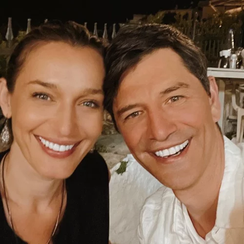 Σάκης Ρουβάς | Φωτογραφίζει την Κάτια Ζυγούλη σε παραλία της Κέρκυρας