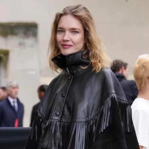 Ψηλές, κροκό, μπορντό | Το απόλυτο ζευγάρι μπότες για τα Χριστούγεννα του 2024