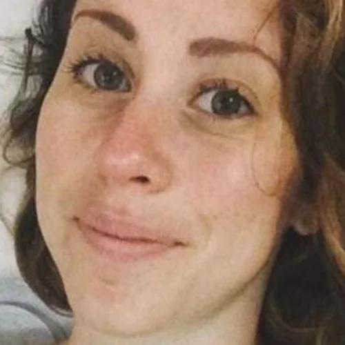 Μία 25χρονη που νίκησε τον καρκίνο του δέρματος λέει ποια προϊοντα δεν θα χρησιμοποιήσει ξανά