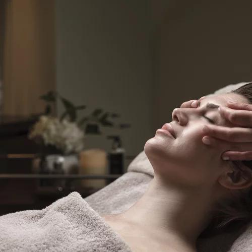 Δοκίμασα το δημοφιλές facial που έκανε το πρόσωπό μου να δείχνει πιο ξεκούραστο και αναζωογονημένο στη στιγμή