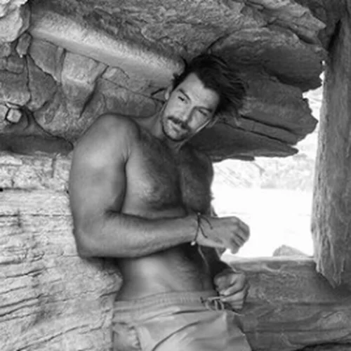 Γιάννης Κουκουράκης | Πλάνα από τις διακοπές του γοητευτικού ηθοποιού των "Άγριων Μελισσών"