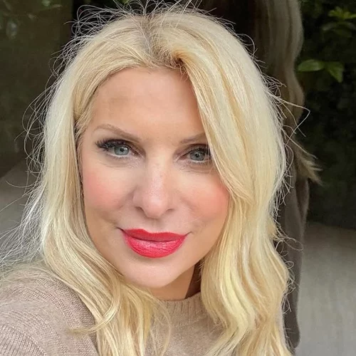 Η Ελένη Μενεγάκη σε προχωρημένη εγκυμοσύνη | Το εφαρμοστό φόρεμα που τόνισε την κοιλίτσα της