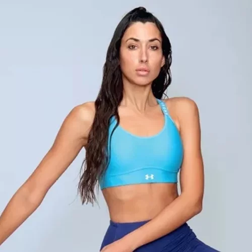 H αθλήτρια κολύμβησης Ένη Αργυρού είναι το cover girl του τεύχους Μαΐου