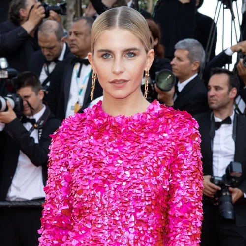 Τα πιο chic ψηλοτάκουνα πέδιλα που θα σε συντροφεύσουν στα cocktail nights του καλοκαιριού