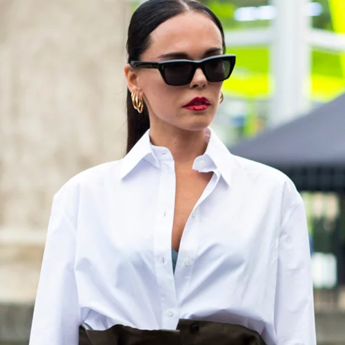 Οι non-boring τρόποι για να φορέσεις ένα λευκό πουκάμισο φέτος την άνοιξη