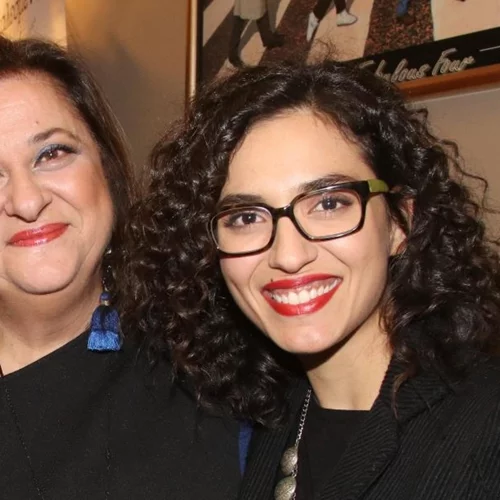 Eλισάβετ Κωνσταντινίδου | Αγκαλιά με τον πρώην σύζυγό της σε θεατρική πρεμιέρα