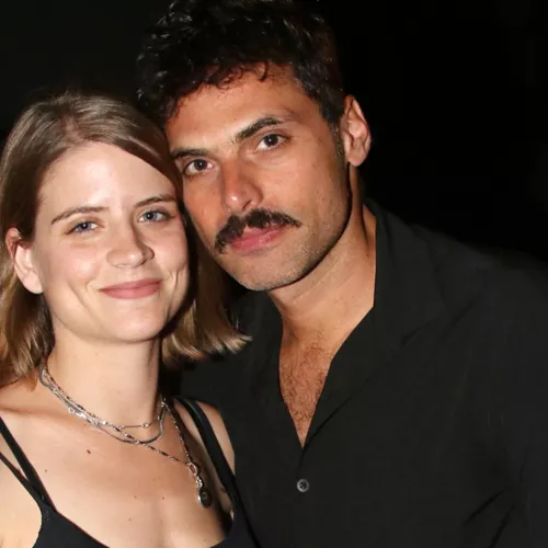 Επιστροφή στα θρανία για την Έλλη Παπαγεωργίου | Η κόρη της Δανάης Μιχαλάκη στον δρόμο για το σχολείο αγκαλιά με τον μπαμπά της