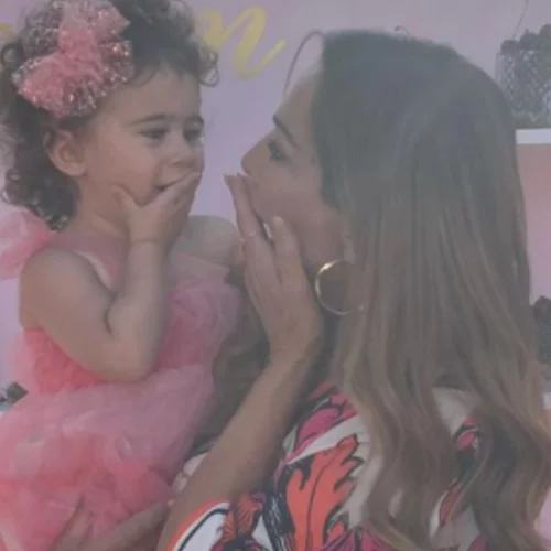 Η Δέσποινα Βανδή ποζάρει με εντυπωσιακό φόρεμα | Οι φωτογραφίες από το ευχάριστο γεγονός πριν την ανακοίνωση του χωρισμού