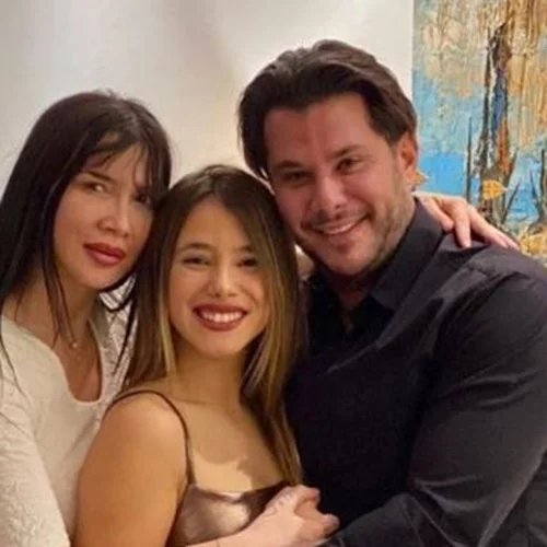 Παολίνα Ζογλοπίτη | Οι φωτογραφίες με το νέο λουκ της κατάξανθης πλέον κόρης της Πάολα