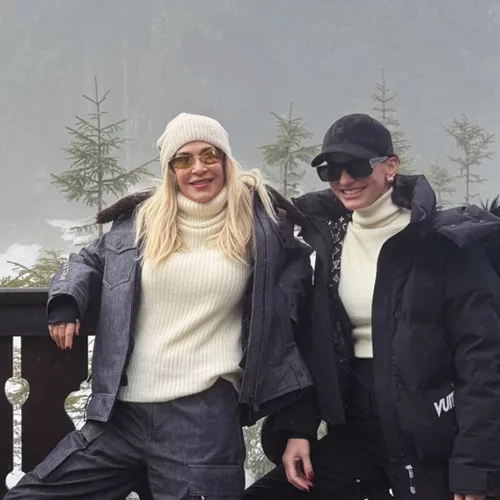 Δήμητρα Κούστα & Άννα Βίσση | Με ταιριαστό εκδρομικό look σε πολυτελές χειμερινό θέρετρο των Άλπεων