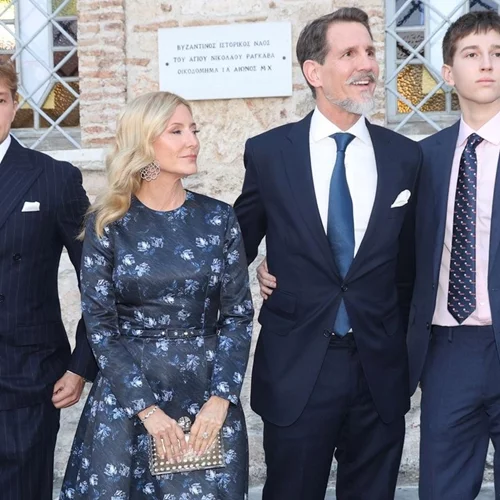 Ποιος James Dean; Ο Κωνσταντίνος Αλέξιος Ντε Γκρες ποζάρει με "αέρα" σταρ πάνω στη μηχανή του