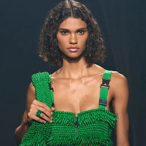 Η Αραβική Εβδομάδα Μόδας επιστρέφει με επιδείξεις με φυσική παρουσία