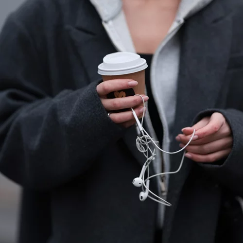 Italian Manicure | Το trick για να βάφεις τα νύχια σου και να δείχνουν αμέσως πιο μακριά