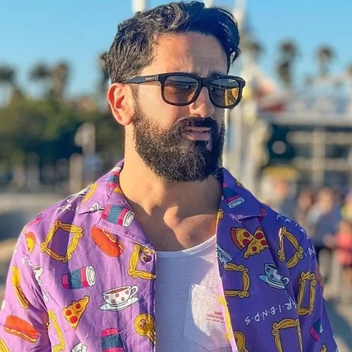 Ο Διονύσης Ατζαράκης απαντάει με τον καλύτερο τρόπο σε όσους αναρωτιούνται για τη θλίψη μας για τον Matthew Perry