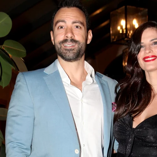 Το οικογενειακό τραπέζι του Σάκη Τανιμανίδη και της Χριστίνας Μπόμπα με τις δίδυμες κόρες τους