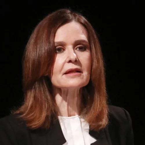 Η Κάτια Δανδουλάκη σε μία διαφορετική εμφάνιση | Άφησε για λίγο το κλασικό ντύσιμο