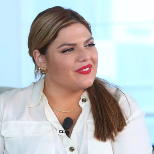 Δανάη Μπάρκα | Η ολόσωμη φόρμα της από τα Marks & Spencer είναι ιδανική για το γραφείο αυτή την περίοδο