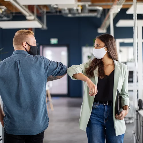 Μετάλλαξη Δέλτα | Καμπανάκι για επιστροφή στις μάσκες - Σε επιφυλακή για τοπικά ξεσπάσματα της πανδημίας το καλοκαίρι
