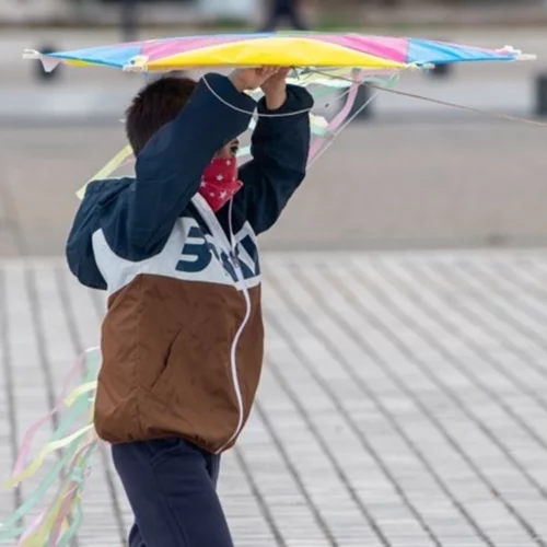 Καιρός | Συννεφιά και αυξημένη υγρασία σήμερα - Τριήμερο Καθαράς Δευτέρας με ισχυρούς ανέμους, σκόνη και βροχή