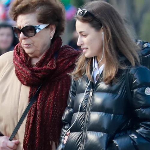 Μαρία Βοσκοπούλου | Βόλτα στο κέντρο της Αθήνας με τη γιαγιά της, Μαρία Γκερέκου