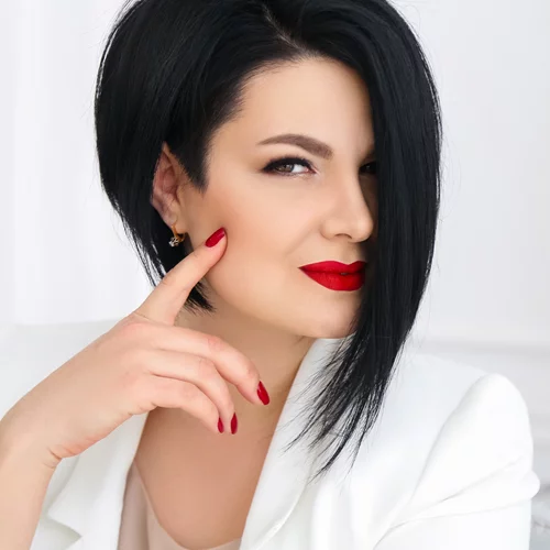 Η "βασίλισσα" της ονυχοπλαστικής | Πώς κατάφερε να γίνει viral και να φτιάξει το brand της με τέλεια επαγγελματικά προϊόντα