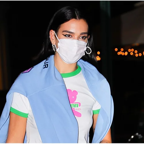 5 wow χτενίσματα της Dua Lipa που μπορείς να αντιγράψεις το Πάσχα