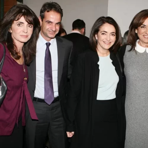 Μητσοτάκης, Μπακογιάννης, Κοσιώνη στη βάφτιση της εγγονής της Αλεξάνδρας Μητσοτάκη στην Τήνο (pics)