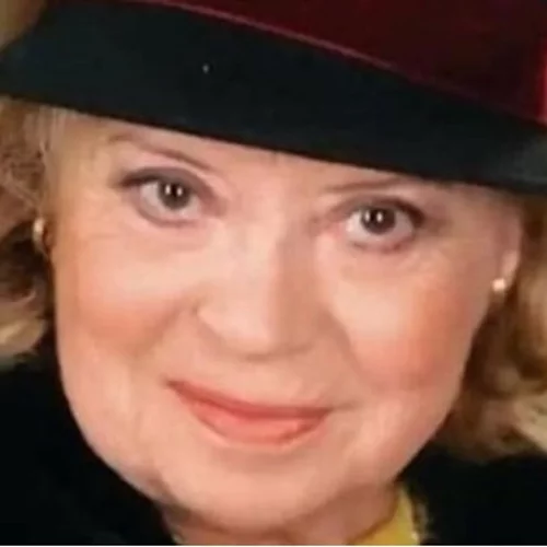 Άννα Κυριακού | Ο εμβληματικός ρόλος της "θείας Μπεμπέκας" που σημάδεψε την καριέρα της - και με αυτόν θα τη θυμόμαστε για πάντα