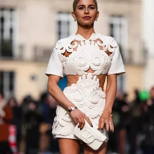 5 λαμπερά ξηρά έλαια σώματος για το shimmery look που ταιριάζει στο καλοκαίρι