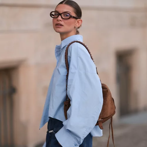 Αυτή η κομψή bucket bag από τη Stradivarius κοστίζει 19,99 € και είναι η τέλεια λύση για το γραφείο